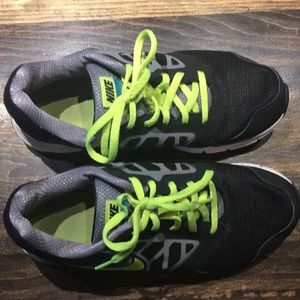 Unisex youth size 5.5 Nike Downshifter 6 sneakers